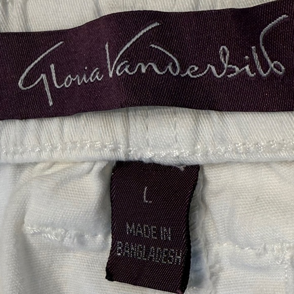 Gloria Vanderbilt Women’s Shorts Size L X 4.5” inseam, White Cotton - Picture 3 of 4